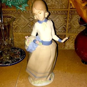 XL LLardo figurine about 11in